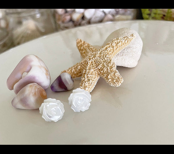 Mother of Pearl flower stud earings